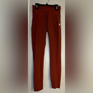 Vuori Daily leggings High-rise RN# 156509
Size Small